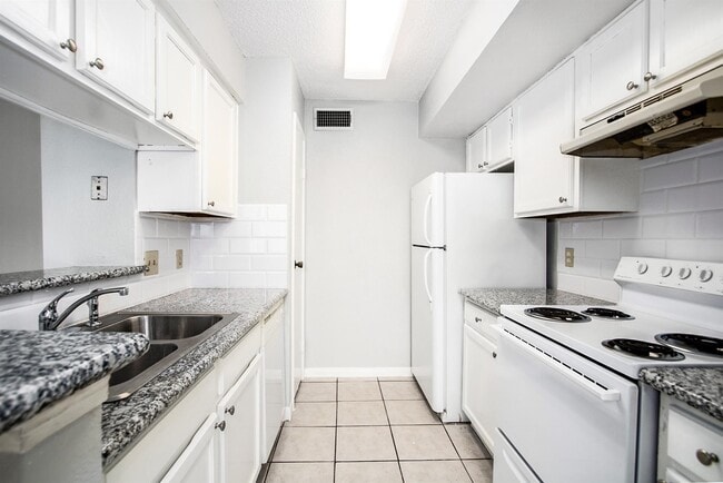 Photo - 2120 El Paseo St Unidad 3106