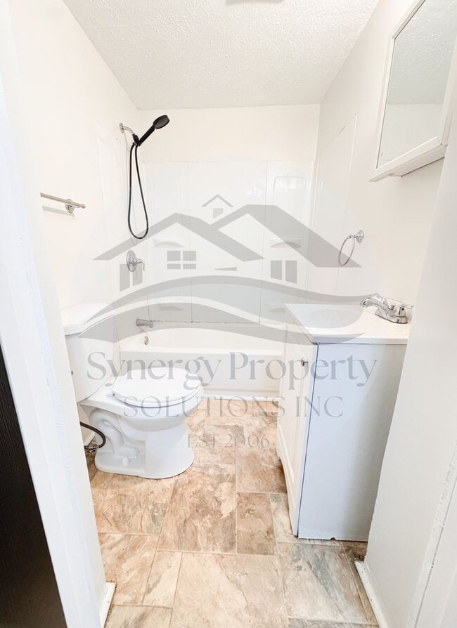 Photo - Martha Ave 23 - 23 1/2 Unit 23