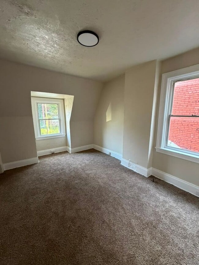 215 Moore Ave