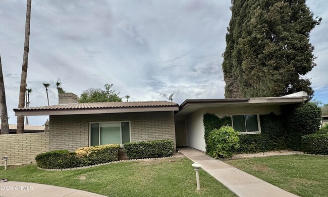 Photo - 4800 N 68th St