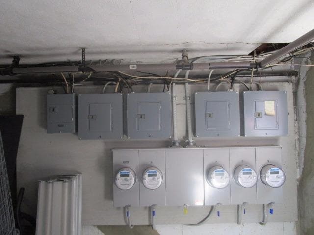 Photo - 3039 Glenmore Ave