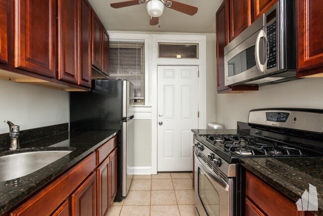 Building Photo - 542 W Surf St Unit 546.5- N3