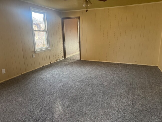 Photo - 227 E Poplar Ave