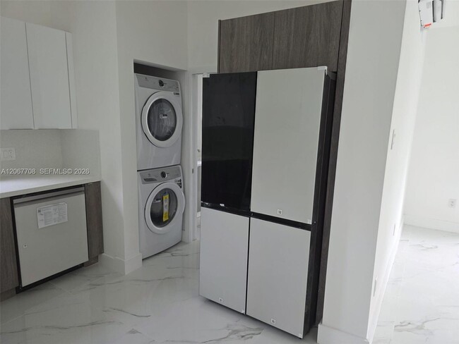 Photo - 111 NE 45th St