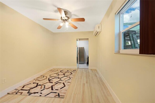 Building Photo - 8453 Southampton Dr Rental