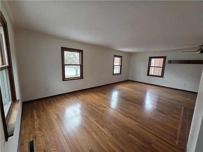 Photo - 28 E Jeffrey Pl