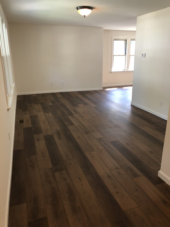 Livingroom - 43 California Ave