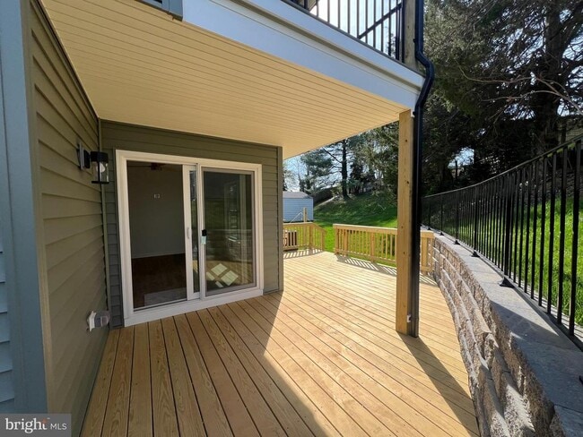 Photo - 352 W 11th St