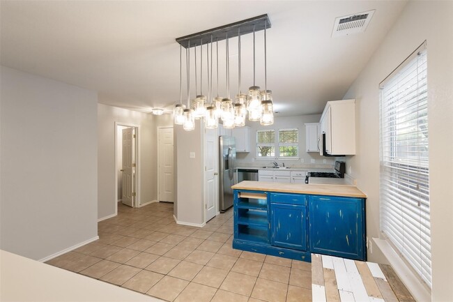 Photo - 2224 Bluffstone Dr