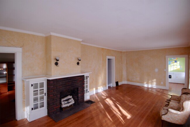 Photo - 330 Rollston Ave