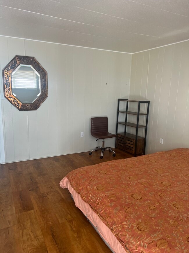 Photo - 21001 Plummer St