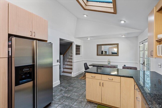 Photo - 20 Alanson Ln