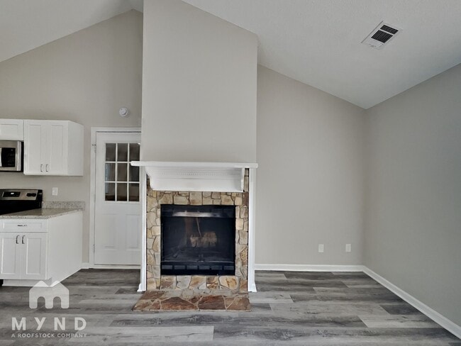 Photo - 215 Shamrock Way