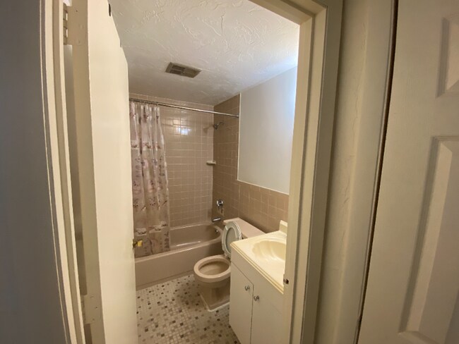 20 Erick Rd Unit 20