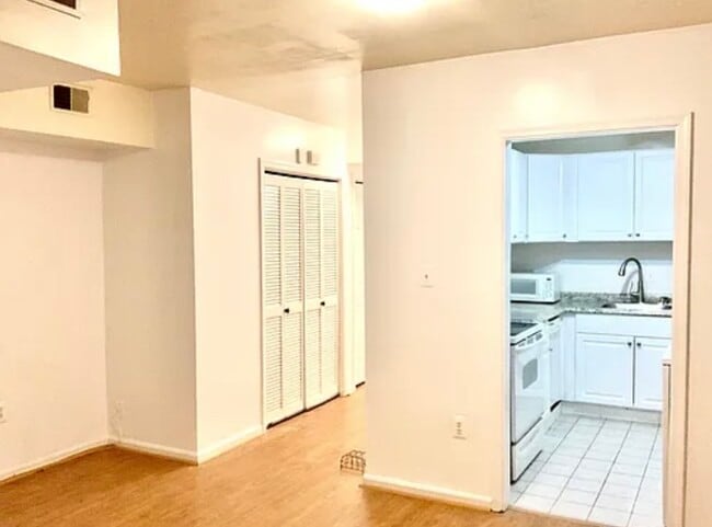 1318 13th St NW Unit 1318 St. NW English Basement