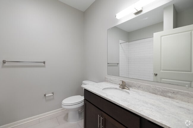 3BR, 2BA - 1,256SF - Bathroom