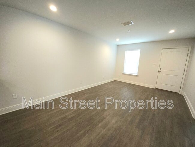 Photo - 313 N Navy Blvd Unit 1B