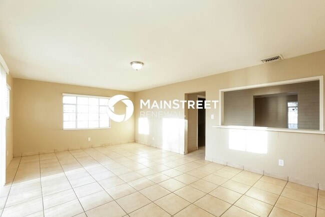 3 Bedroom Pet-Friendly Home in Phoenix, AZ with Main Street Renewal