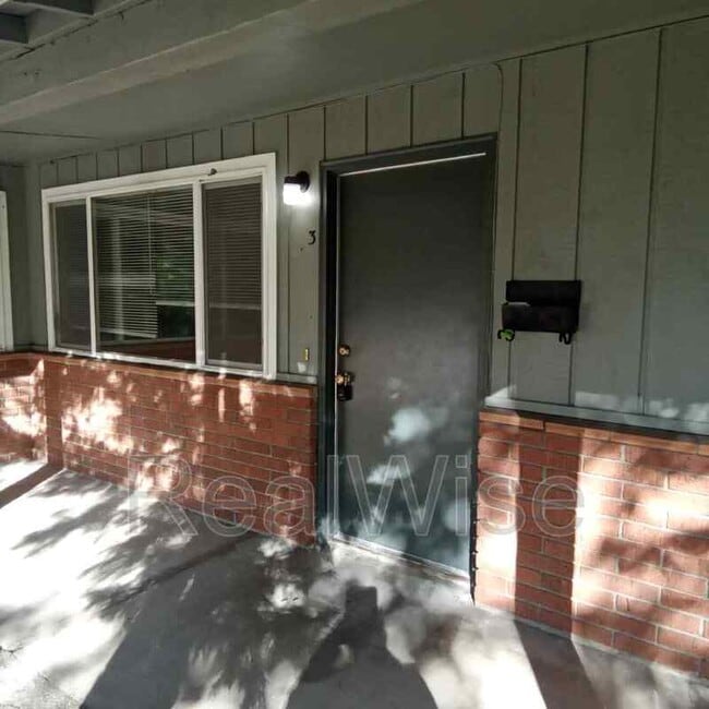 Building Photo - 801 Ashland St Unit 3