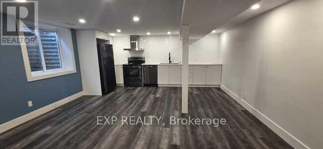 Photo - 96 Geneva Crescent Unité B