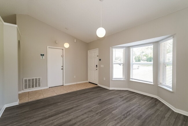 Photo - 5511 Ashland Dr