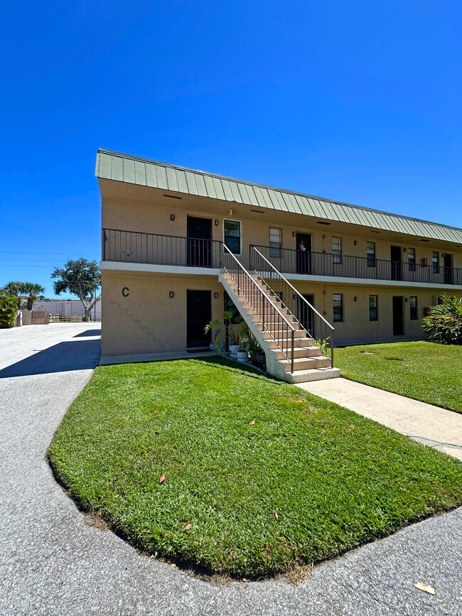Building Photo - 1081 SE Monterey Rd Unit 3-31 Rental