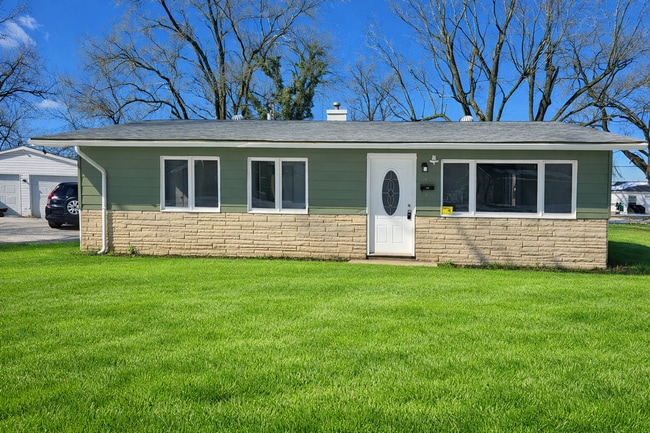 Building Photo - Nicely Updated 3 BD/1BA