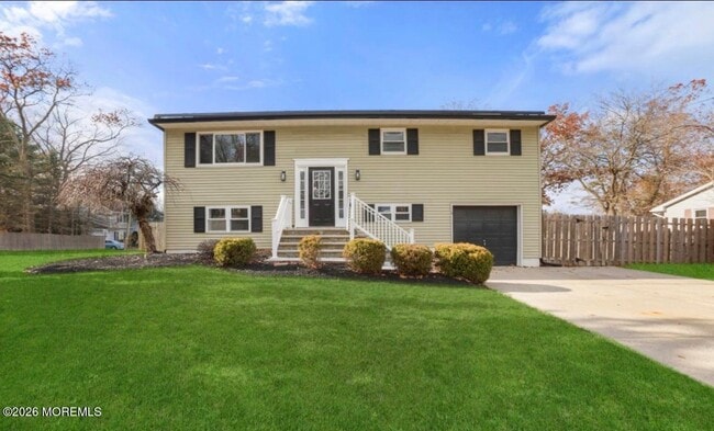 Building Photo - 112 Manhattan St