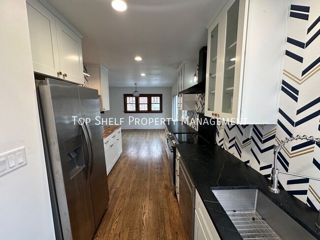 Photo - 1624 48th St