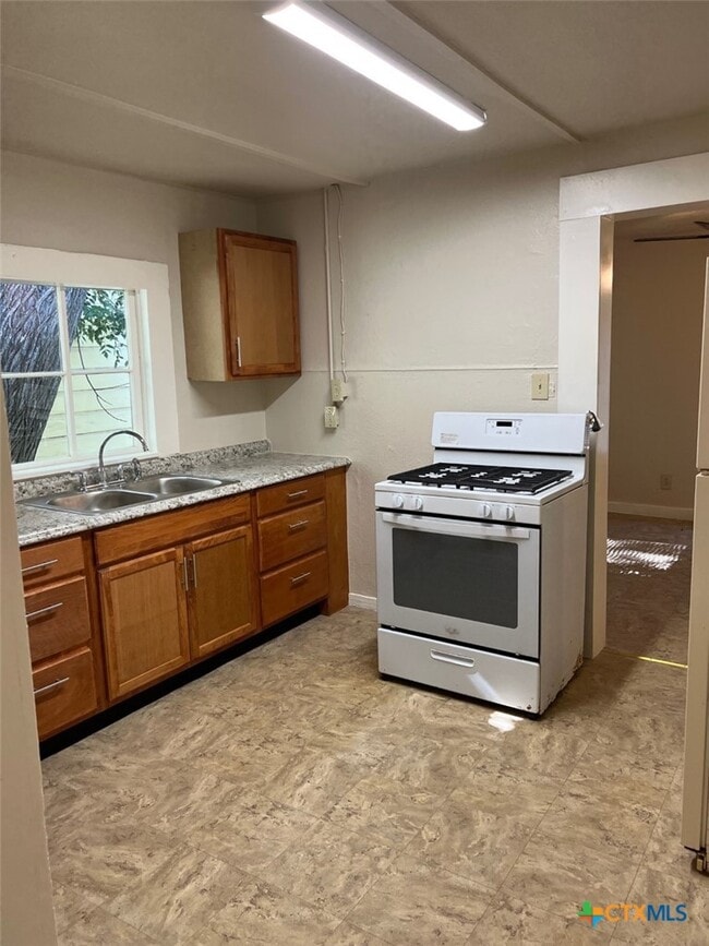 Photo - 225 Lamar St