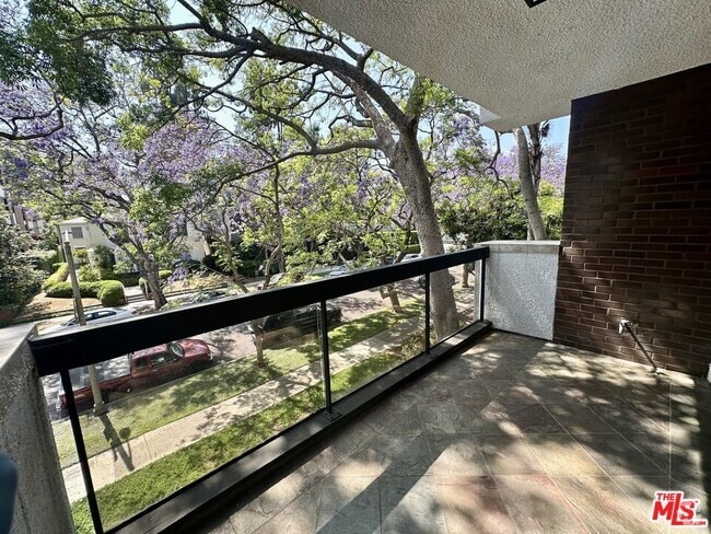 Building Photo - 324 N Palm Dr Unit 206 Rental