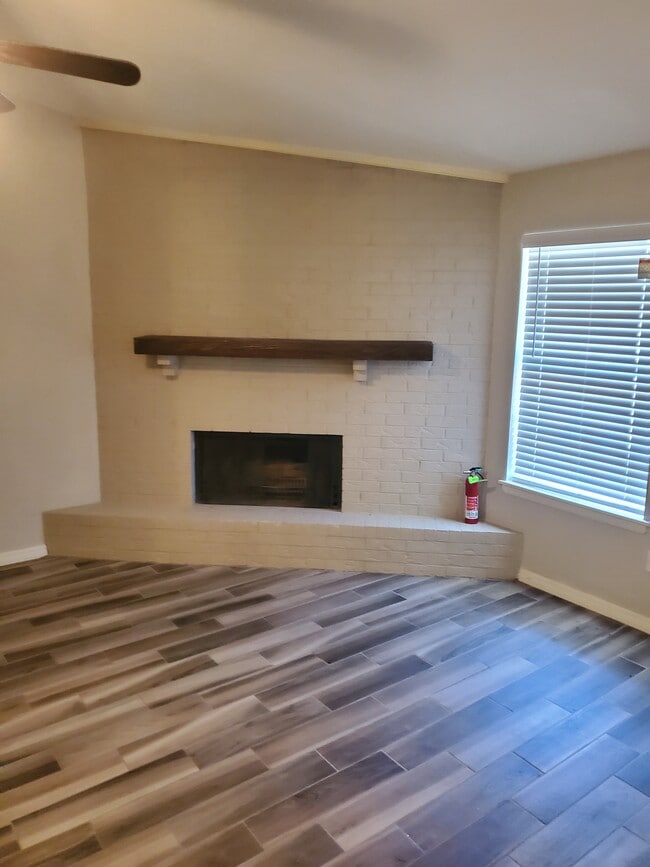 Photo - 826 Hardy Springs Cir Unit B