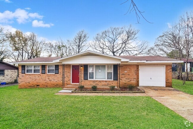 Building Photo - 3 Bedroom Home in Huntsville