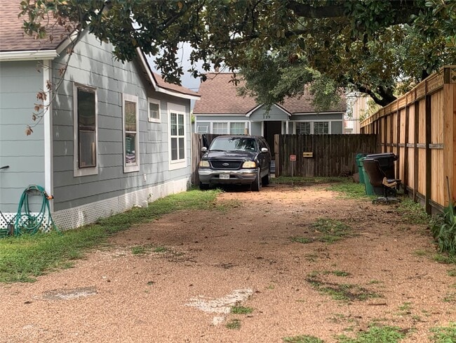 Photo - 119 E 27th St