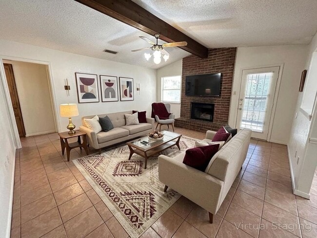 Photo - 215 Bridle Dr