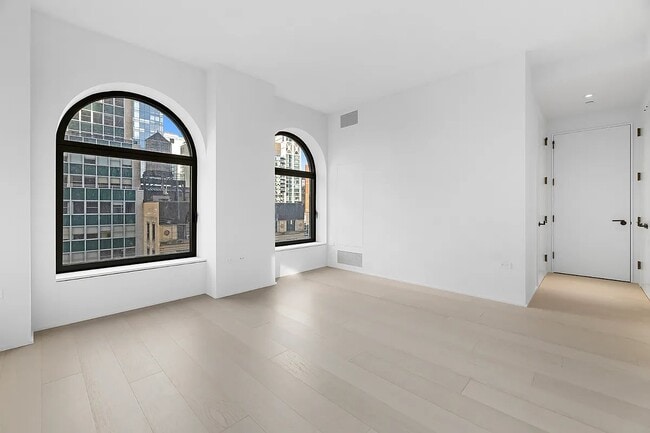 Photo - 130 William St Unit 20E