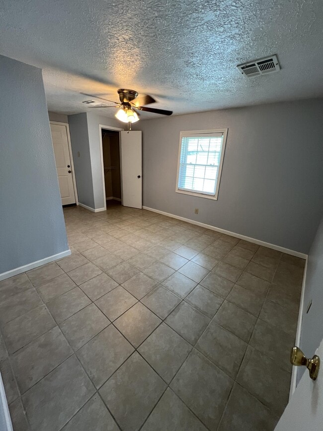 Photo - 570 Dewey Rd