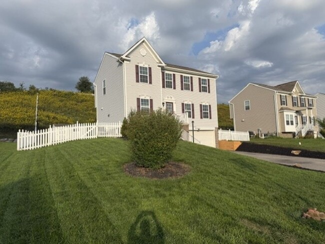 422 Labrador Ln