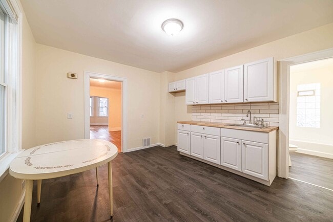 Photo - $1300 - Spacious Hamtramck home