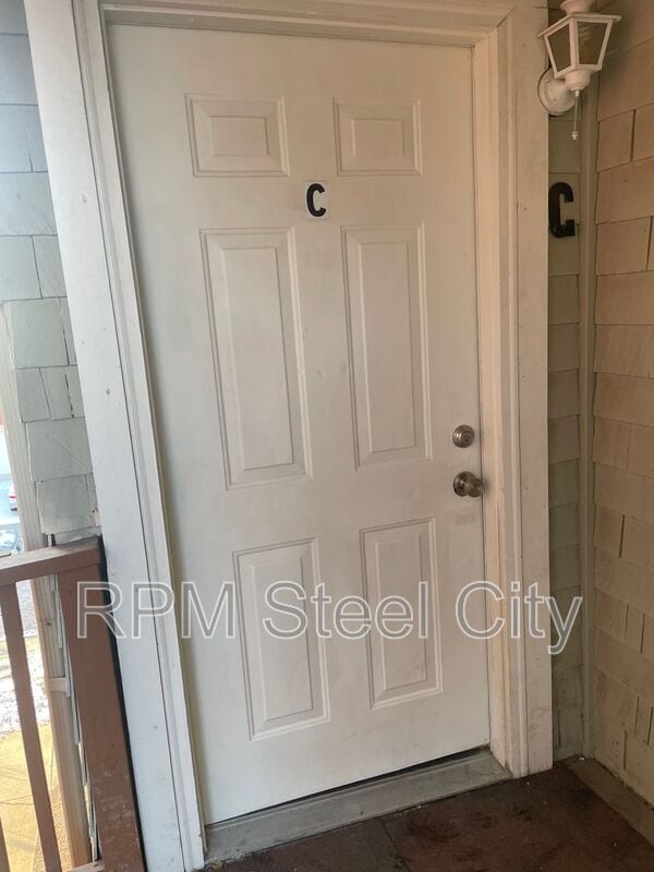 Building Photo - 511 W 12th St