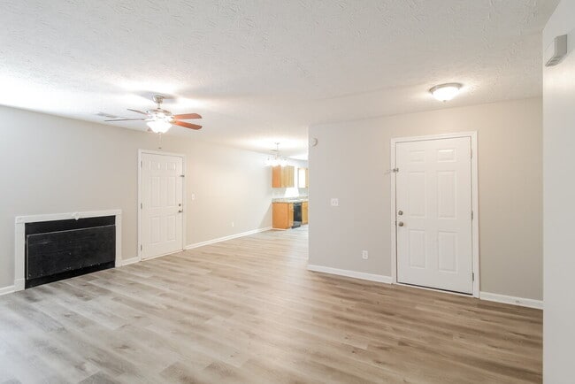 Photo - 160 Avery Dr