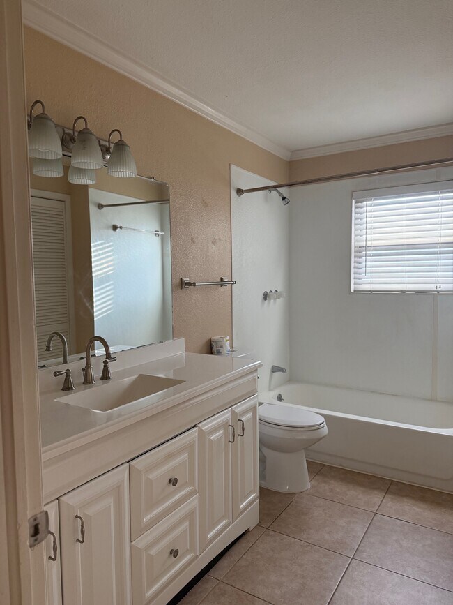 Photo - 902 Denton Dr