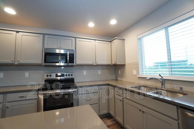 Building Photo - 13776 S Piano Ave Rental