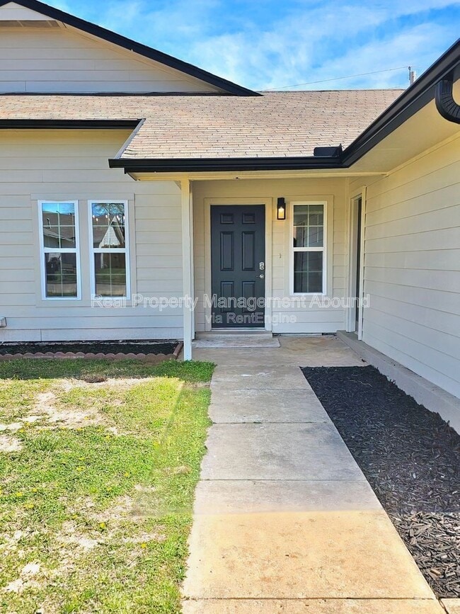 Photo - 1611 N Hickory Ave