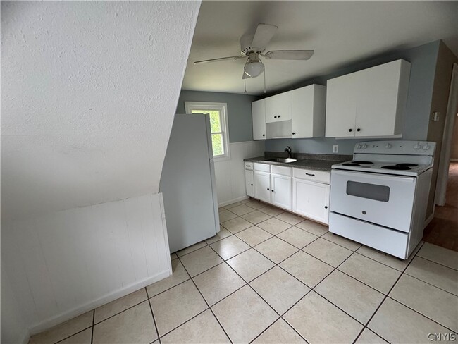 Photo - 220 Roxann Ave