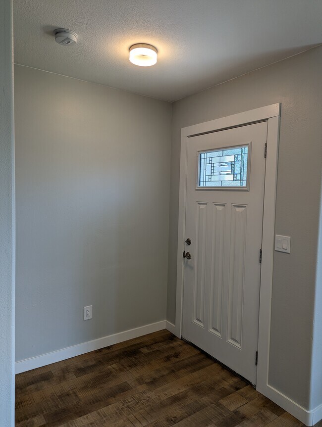 Entrance - 353 E St Unit B