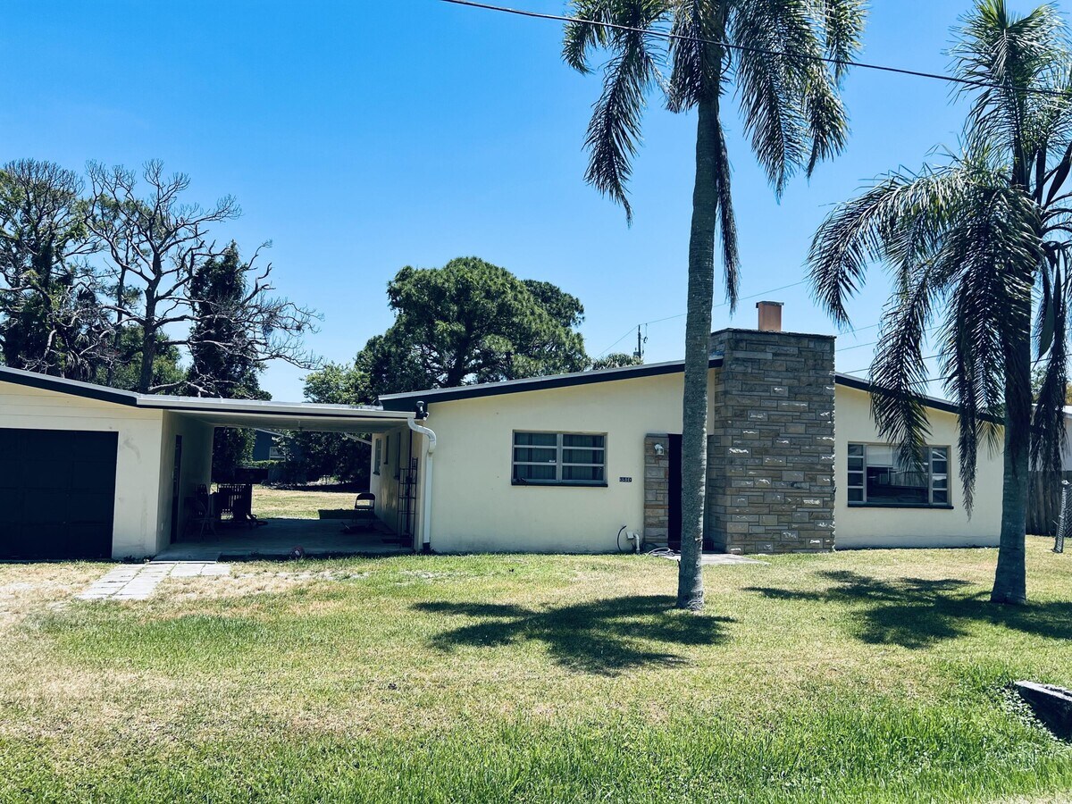 Photo - 3510 W Lake Dr House