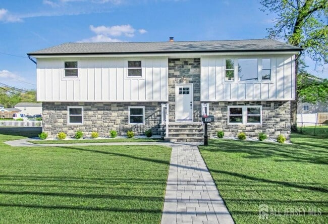 Photo - 156 Cliffwood Ave W House