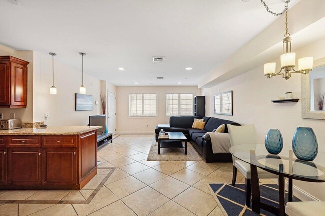 124 68th St Unit 104