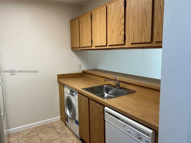 Photo - 8600 N Sherman Cir Unit 504
